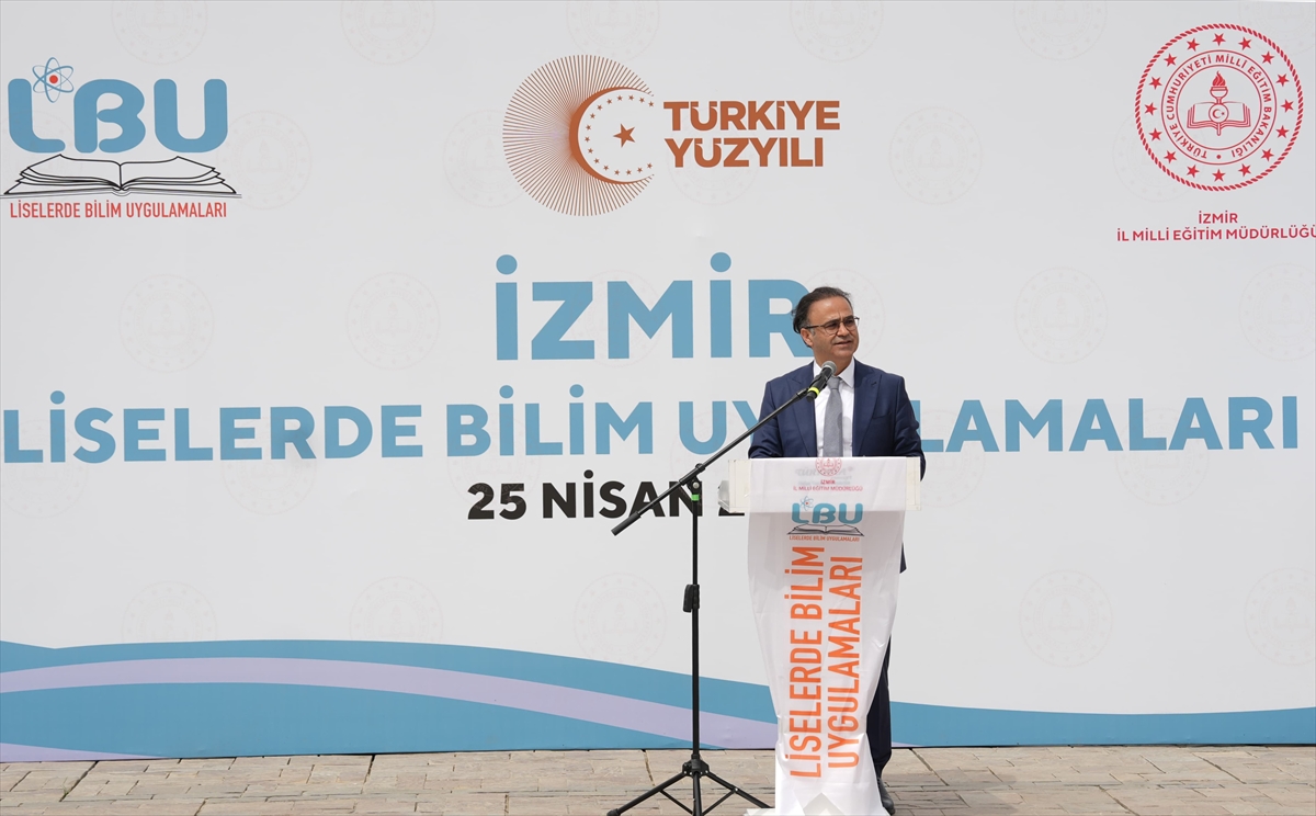 İzmir'de Liselerde Bilim Uygulamaları Sergisi açıldı