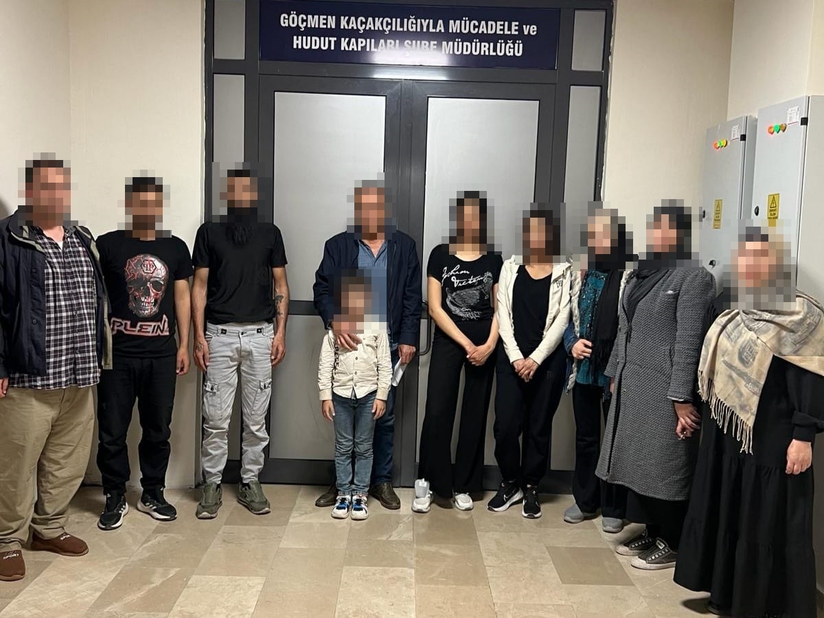 Afyonkarahisar'da göçmen kaçakçılığı yaptığı öne sürülen şüpheli tutuklandı