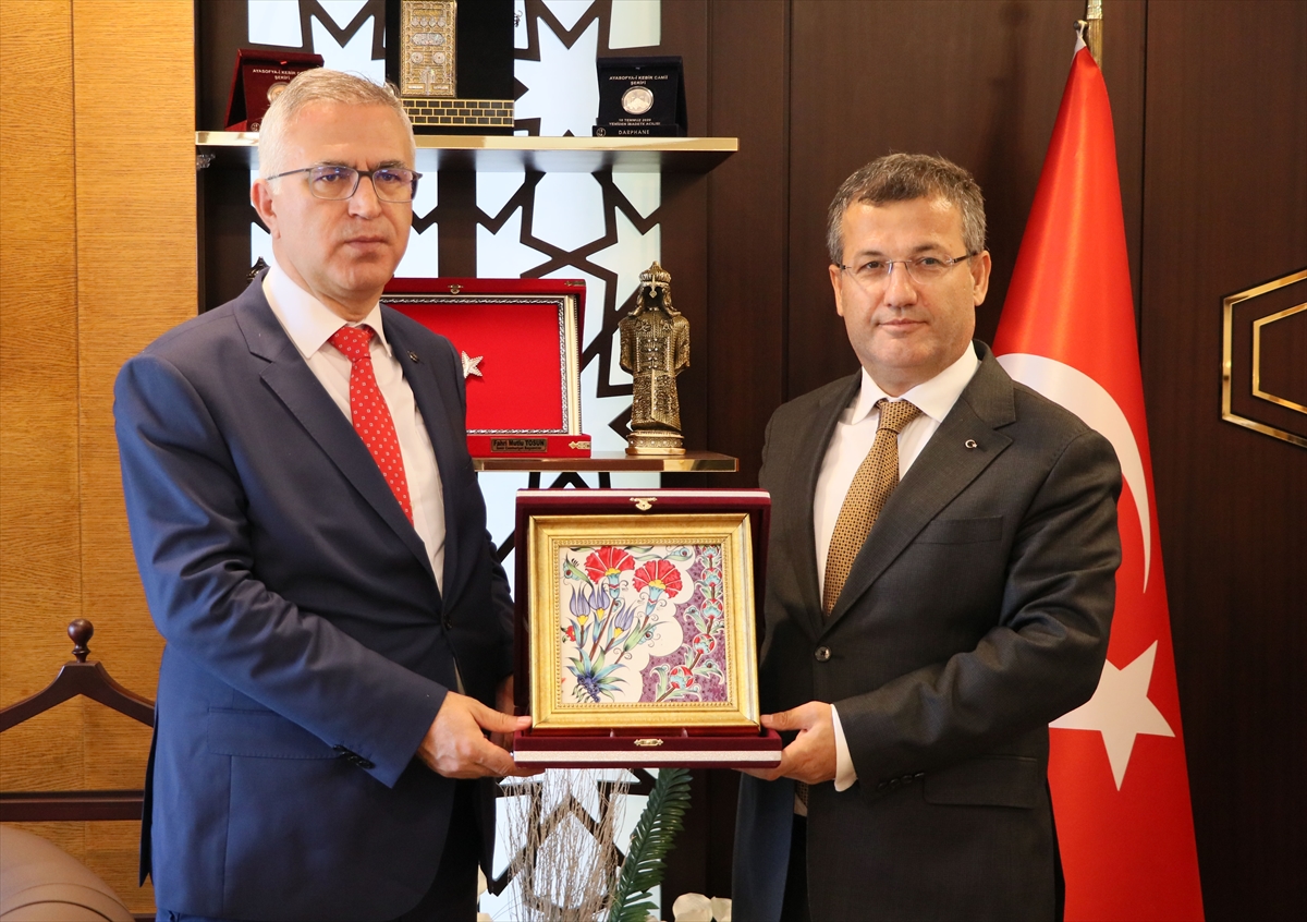 İzmir Adliyesi'nde açılan "Hukuk Kliniği" tanıtıldı