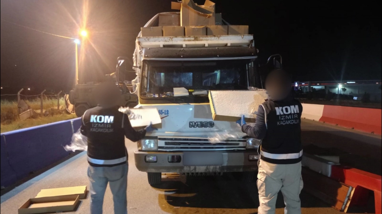 İzmir merkezli kaçakçılık operasyonunda 3 kişi tutuklandı