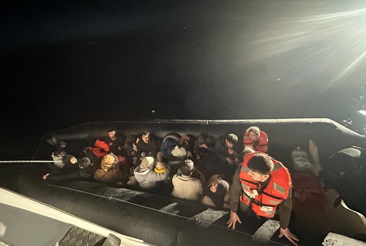 İzmir'de 24 düzensiz göçmen yakalandı