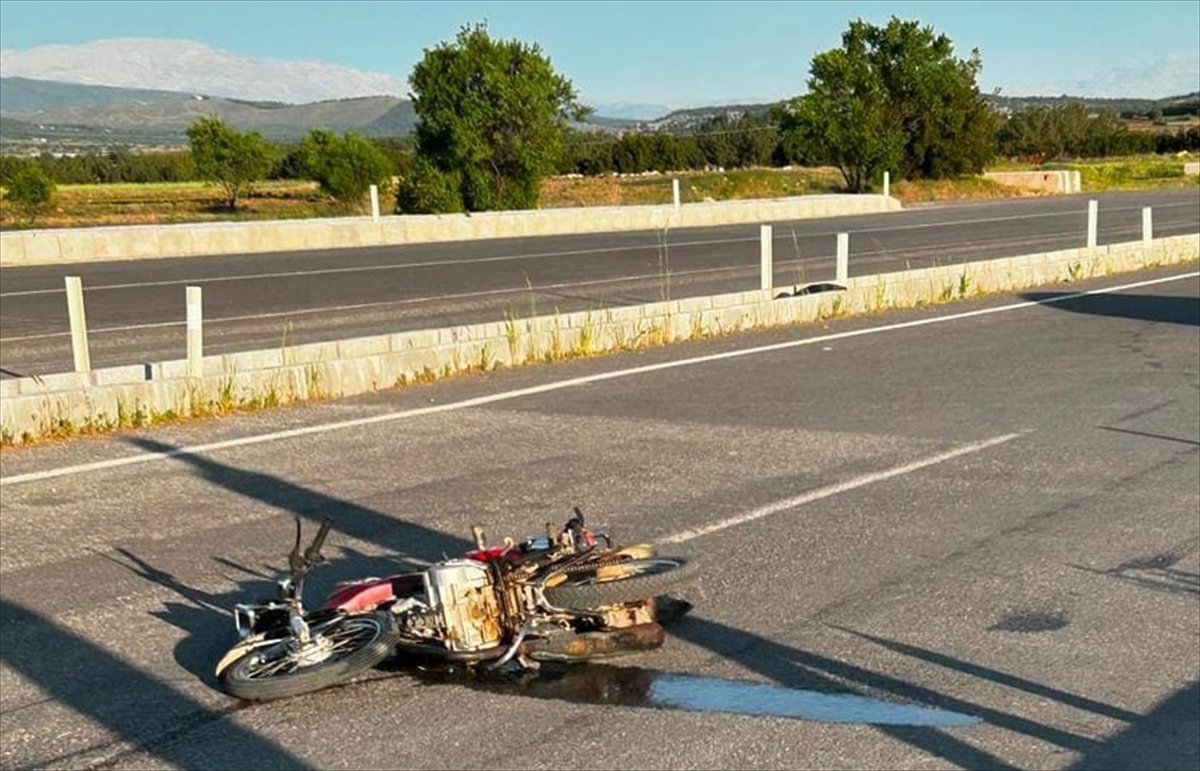 Denizli'de otomobil ile çarpışan motosikletin sürücüsü öldü
