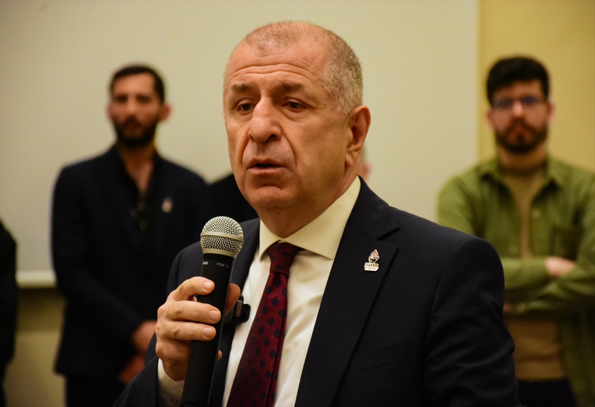 Zafer Partisi Genel Başkanı Özdağ, Eskişehir’de söyleşiye katıldı