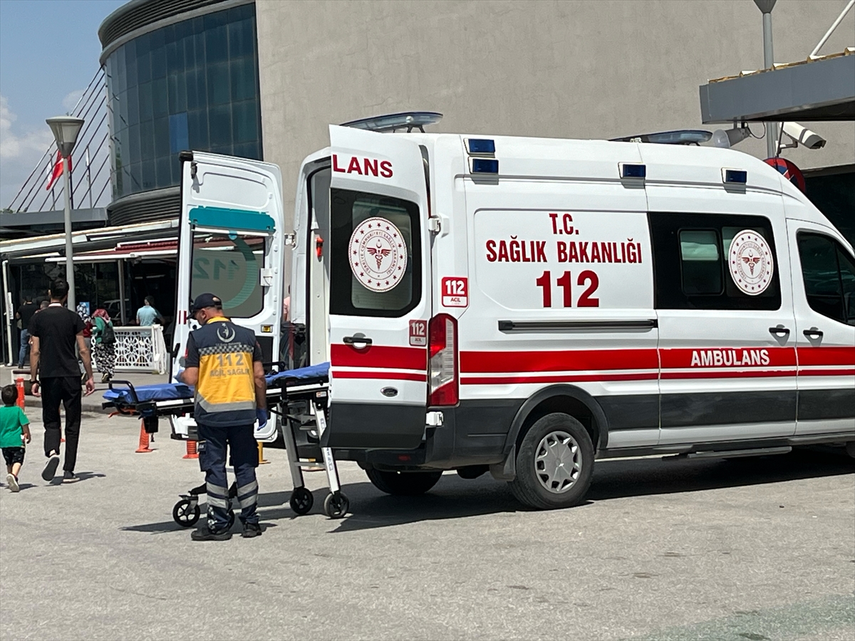 Denizli'de parkta bıçakla yaralanan çocuk hastaneye kaldırıldı