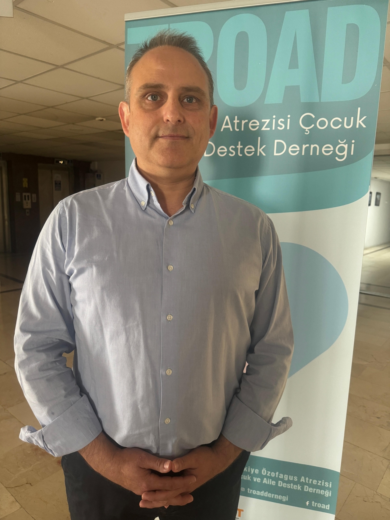 İzmir'de yemek borusu tıkanıklığı hastası çocukların aileleri uzmanlarla buluştu