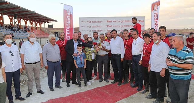 UŞAK BELEDİYESİ 7. GELENEKSEL CİRİT TURNUVASI SONA ERDİ