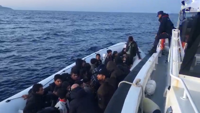 Muğla açıklarında 55 düzensiz göçmen kurtarıldı