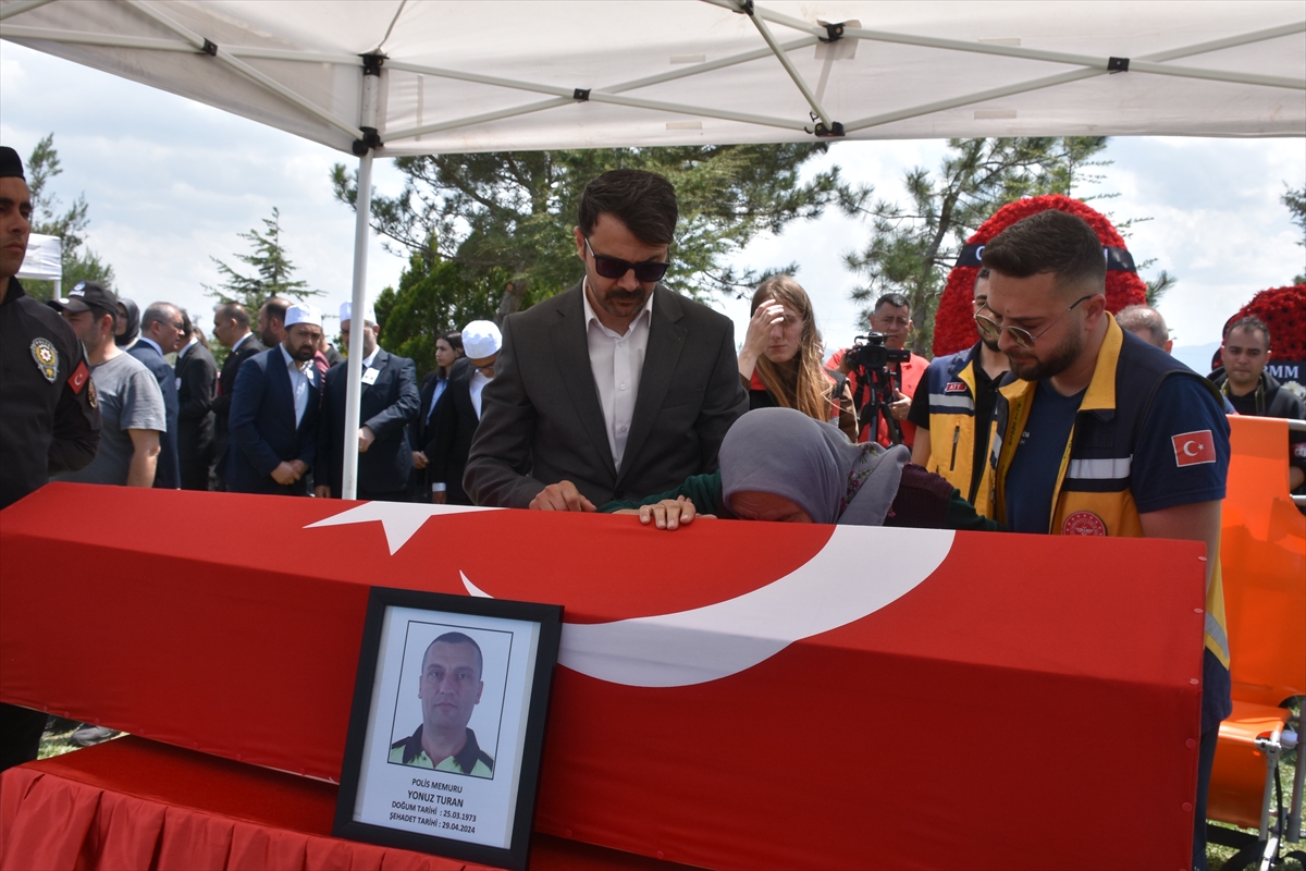 Isparta'da ki Kazada Şehit Olan Trafik Polisinin Cenazesi Afyonkarahisar'da Defnedildi