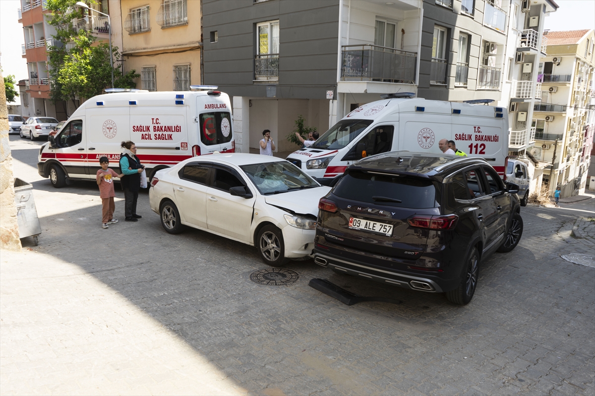 Ciple otomobilin çarpıştığı kazada 5 kişi yaralandı