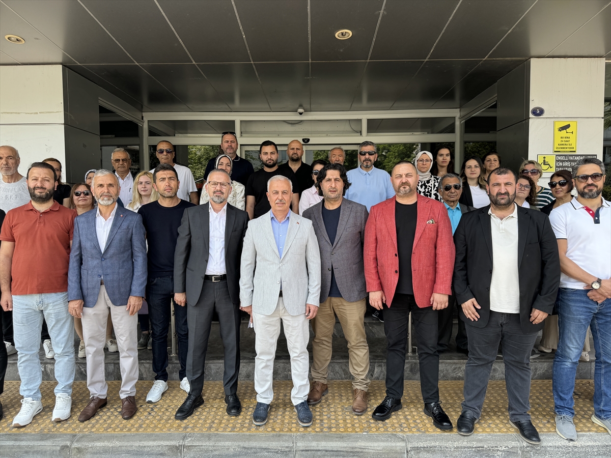 AK Parti'li Köse'den, maaşlarını zamanında alamayan Karşıyaka Belediyesi çalışanlarına destek