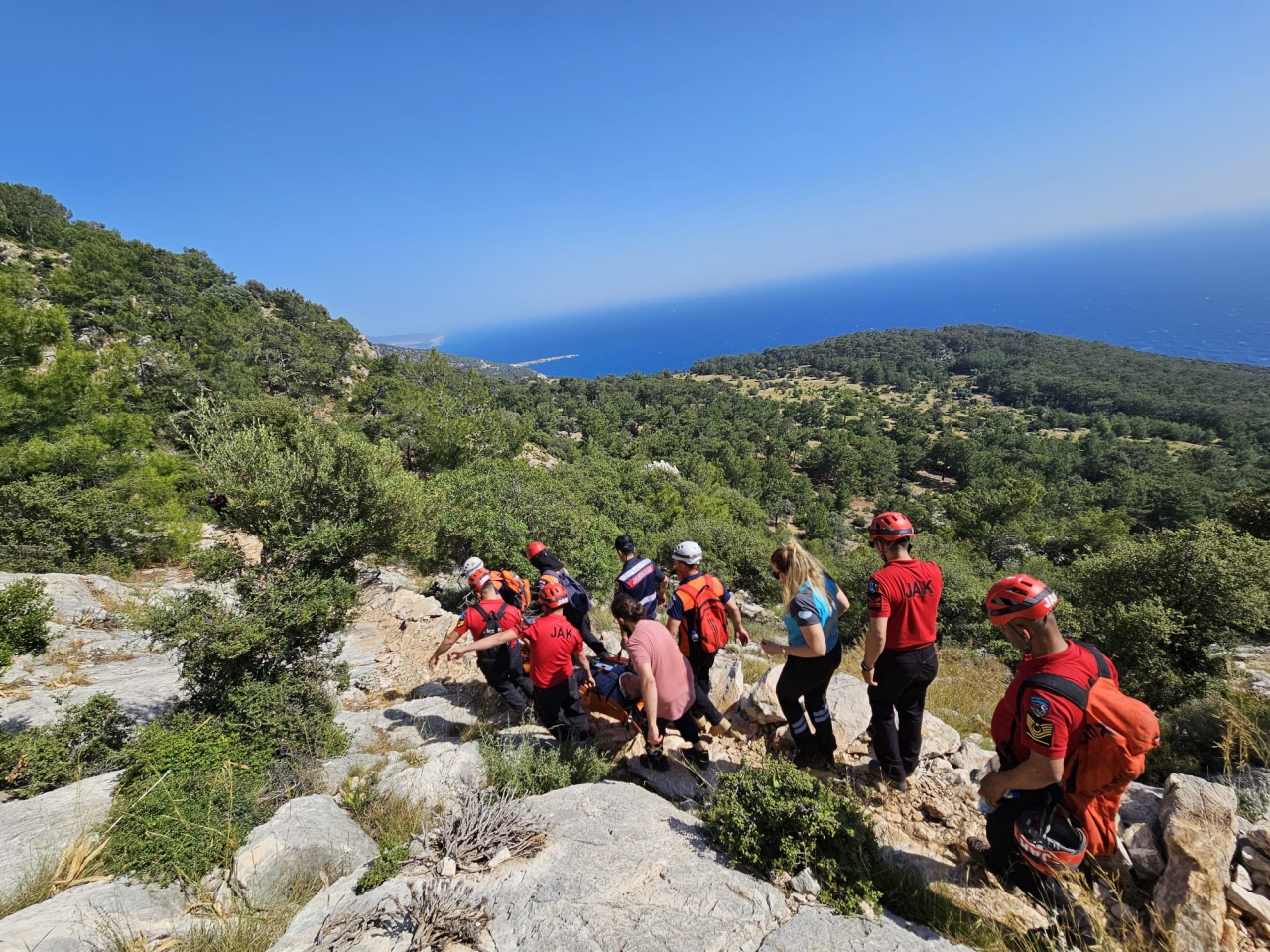 Muğla'daki tarihi Likya Yolu'nda ayağı kırılan turist kurtarıldı