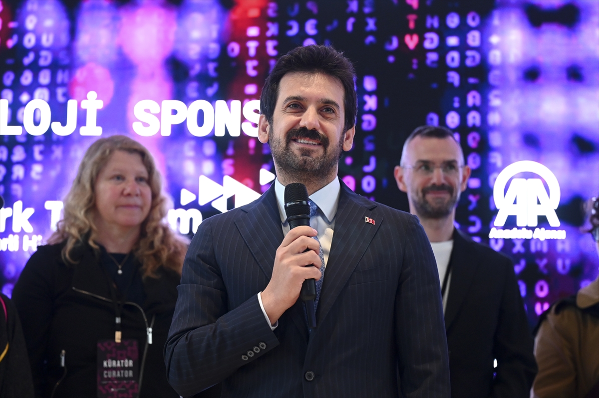 4. İstanbul Dijital Sanat Festivali" AKM'de başladı