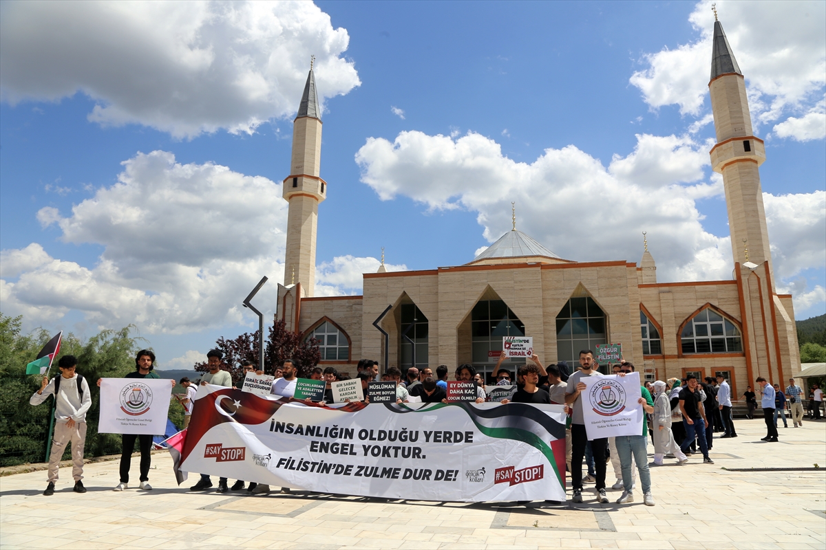 Muğla'da üniversite öğrencileri İsrail'in Gazze'ye yönelik saldırılarını protesto etti