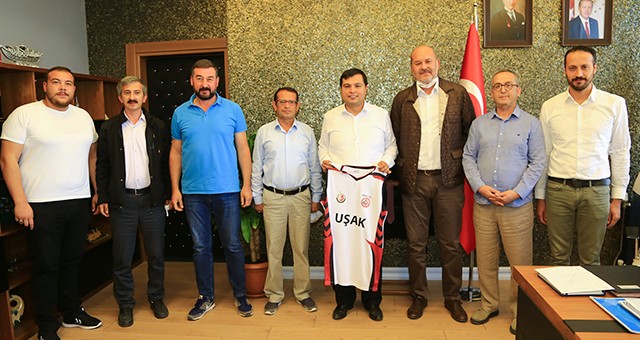 UŞAK BASKETBOL SPOR KULÜBÜNDEN, BAŞKAN ÇAKIN’A ZİYARET