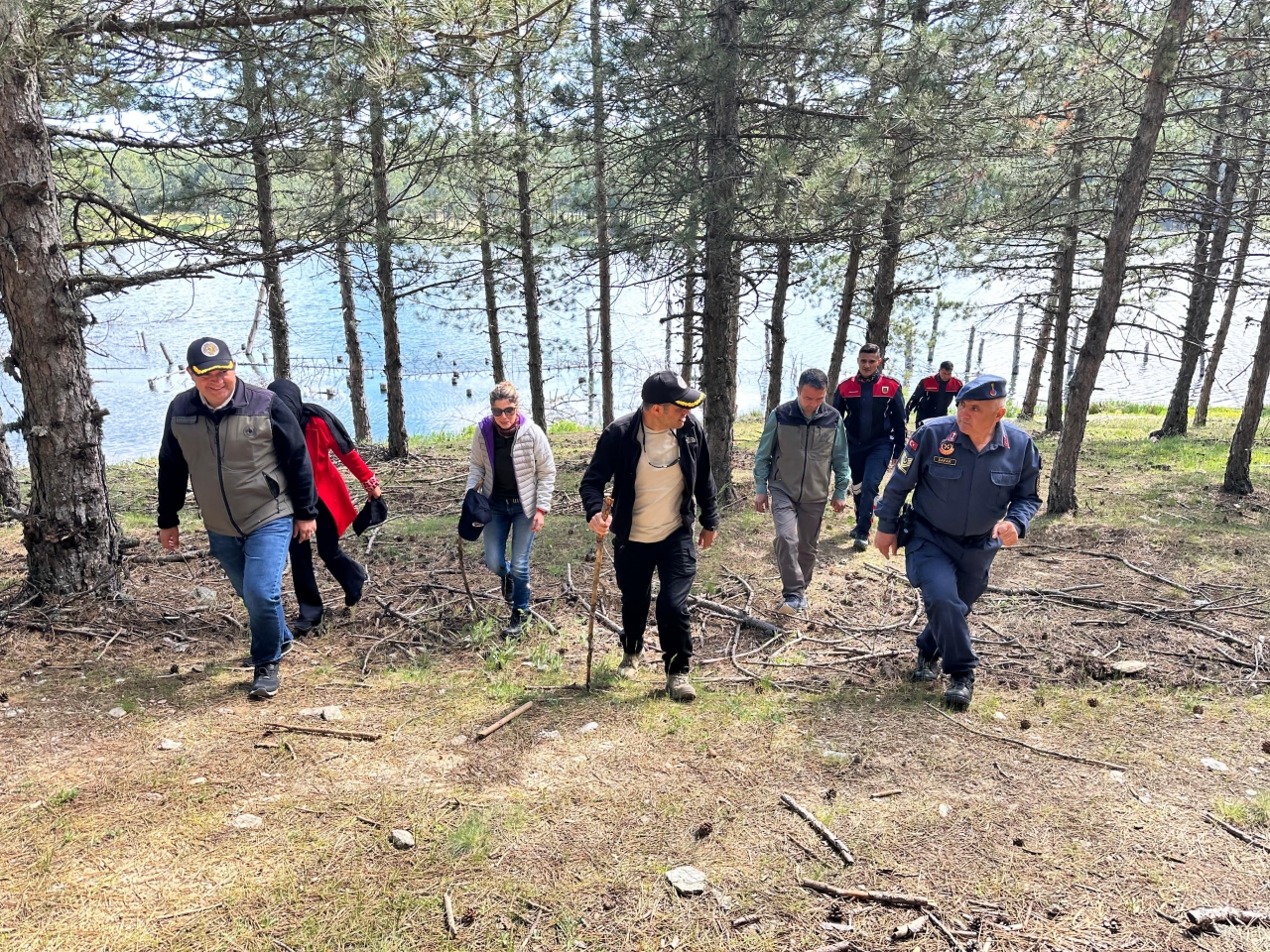 Marmaris'te gönüllüler koyda çevre temizliği yaptı