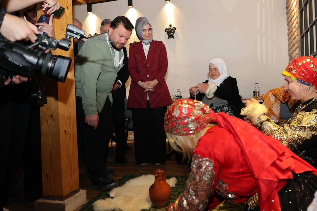 Afyonkarahisar Valisi Yiğitbaşı, İhsaniye'de seyahat acenteleriyle buluştu