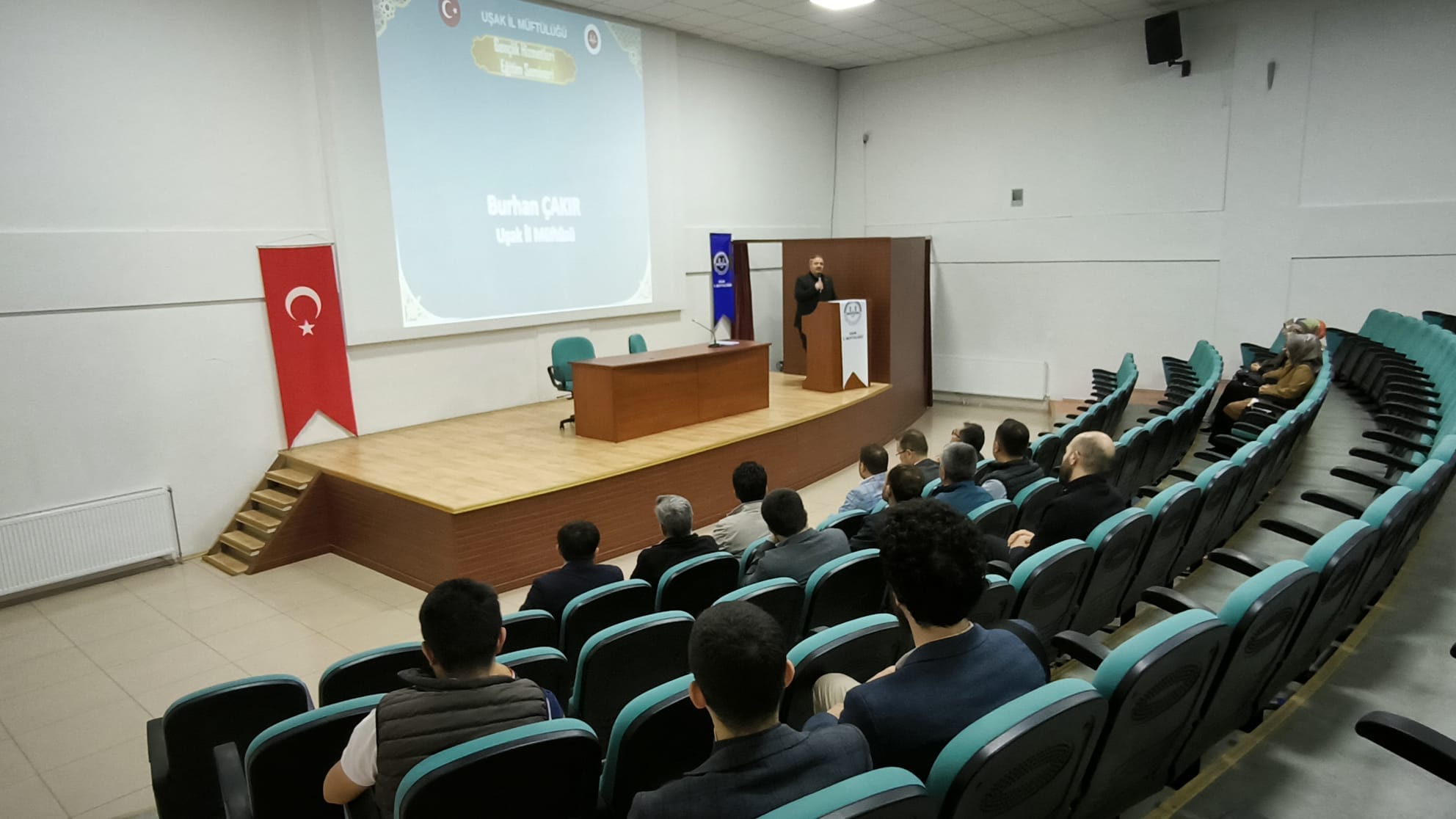 Uşak Müftülüğünden Gençlik Merkezi Personeline Seminer