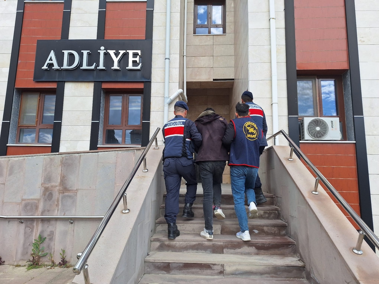 Afyonkarahisar'da trafo ve baz istasyonu hırsızı tutuklandı