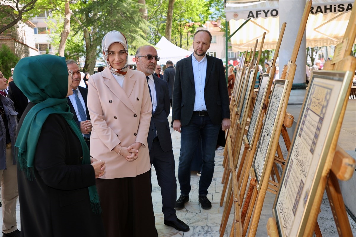 Afyonkarahisar Valisi Yiğitbaşı, Ahmet Şemseddin Karahisari Hat Örnekleri Sergisini gezdi