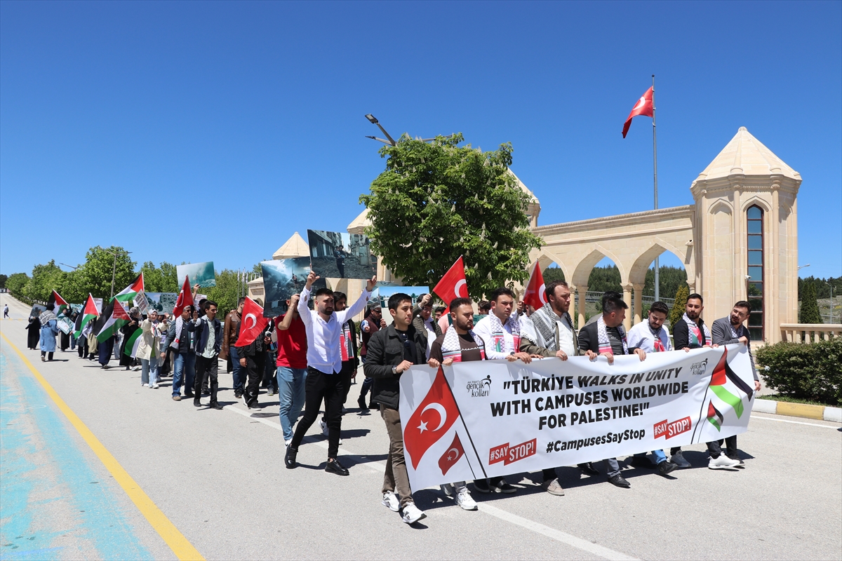Kütahya Dumlupınar Üniversitesi öğrencileri Filistin'e destek için yürüdü