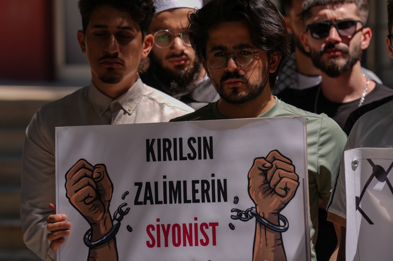 İzmir'de üniversite öğrencileri "Filistin nöbeti" başlattı