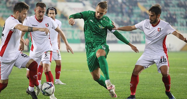 Uşakspor Ege Derbisinde Akhisarspor’u 2-1 Mağlup Etti