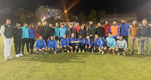 Ak Parti Uşak İl Başkanı Fahrettin Tuğrul Ve Yönetim Kurulu Üyeleri, Amatör Spor Kulüplerini Ziyaret Etti