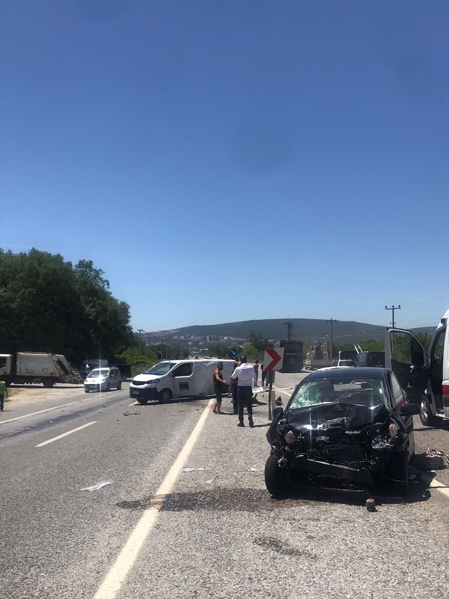 Muğla'da otomobil ile minibüs çarpıştı, 1 kişi öldü, 2 kişi yaralandı