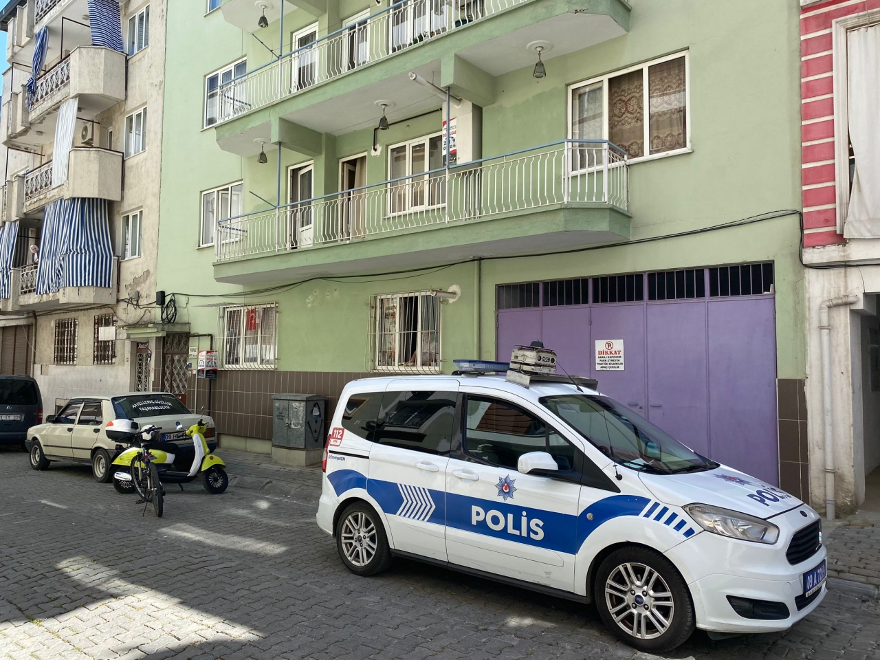 Efeler'de bir kişi evinde ölü bulundu