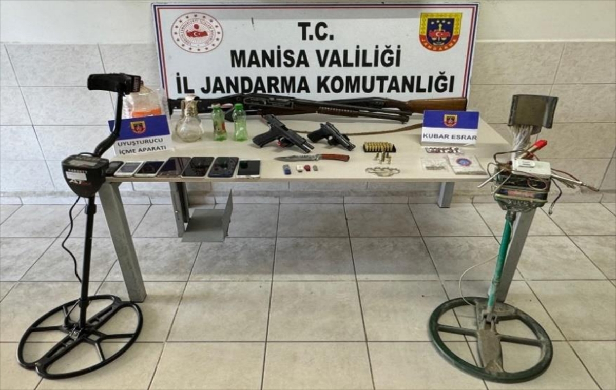 Manisa'da suç örgütüne yönelik operasyonda 12 zanlı yakalandı