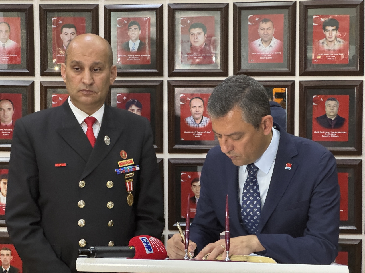 CHP Genel Başkanı Özel, Afyonkarahisar Belediyesi ziyaretinde konuştu