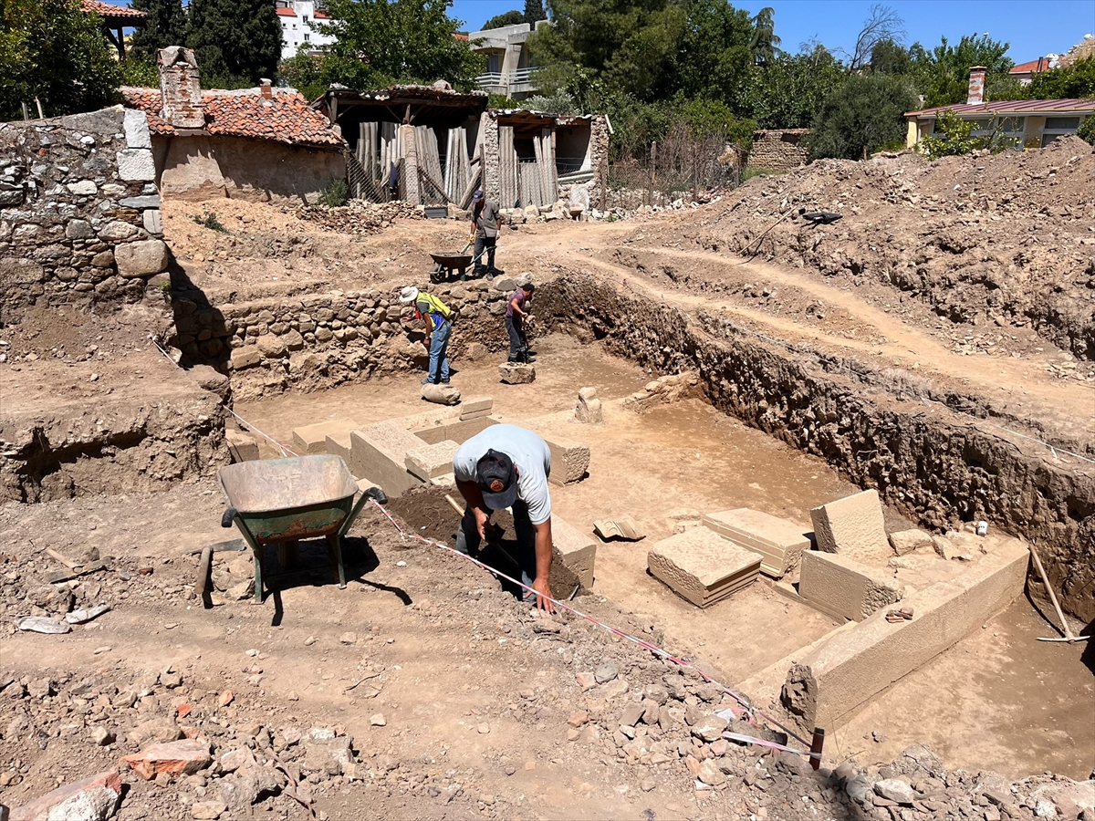 Muğla'da inşaat temelinde tarihi mimari parçalar bulundu