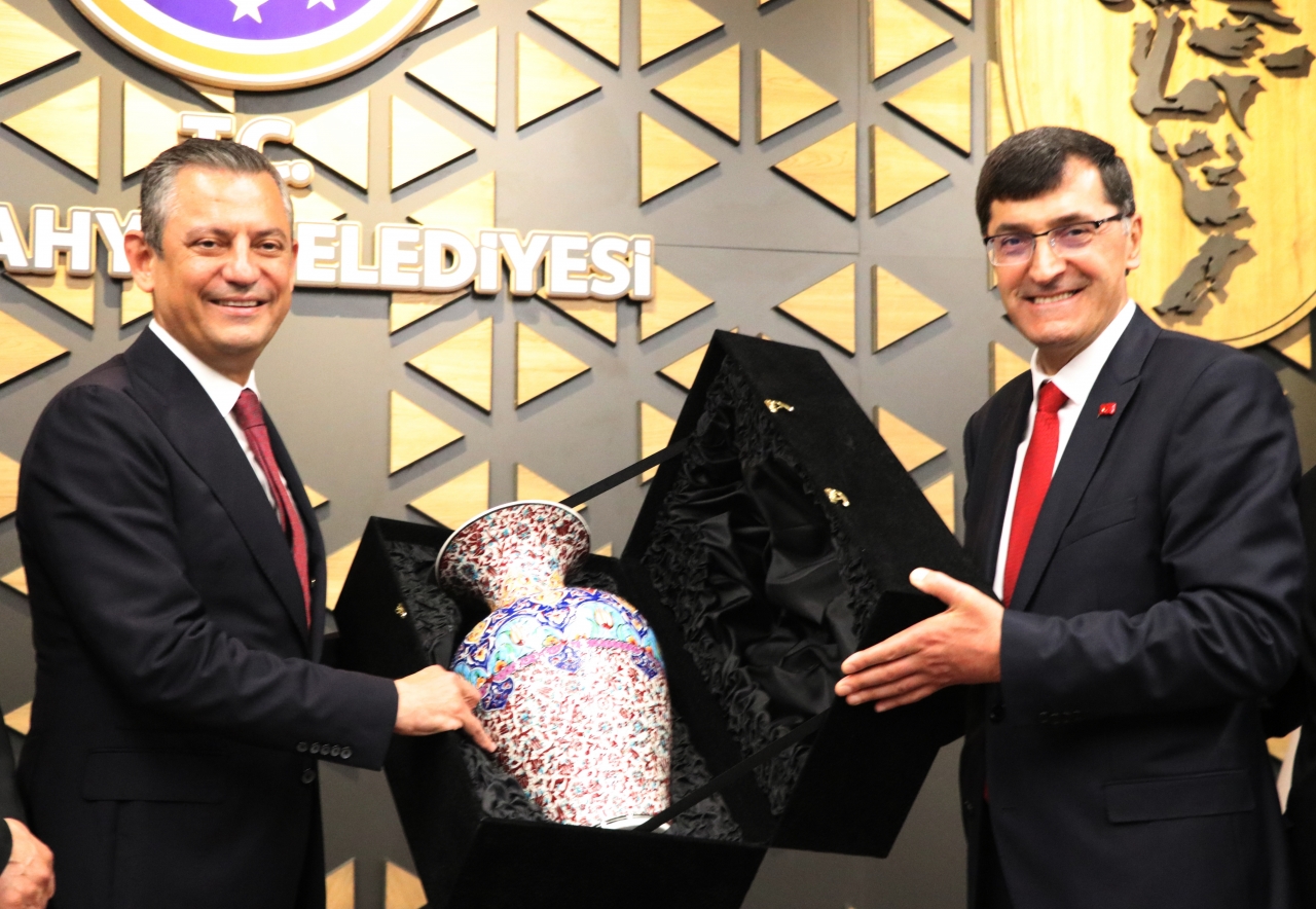 CHP Genel Başkanı Özel, Kütahya Belediyesini ziyaret etti