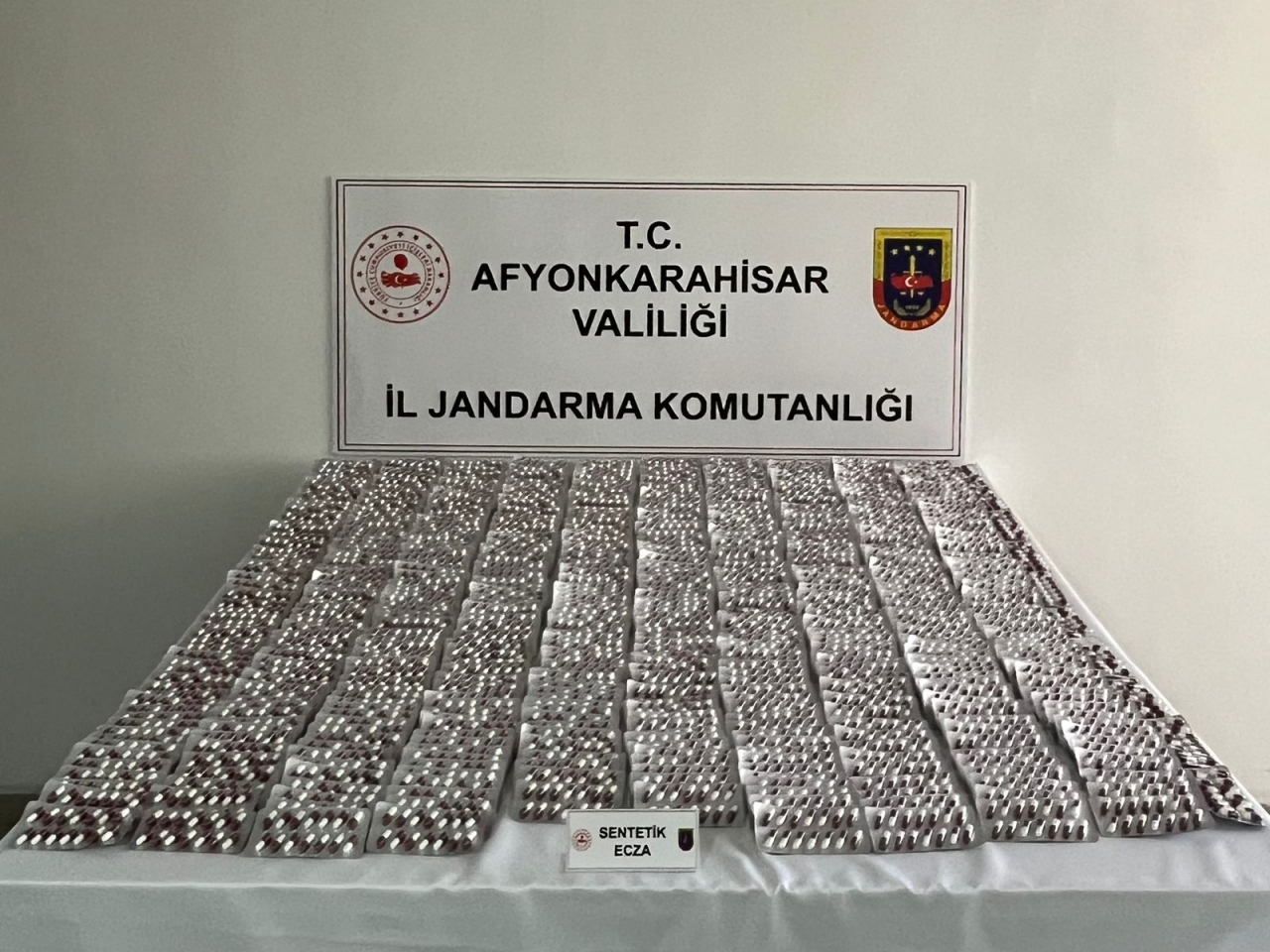 Afyonkarahisar'da uyuşturucu operasyonunda 3 şüpheli tutuklandı