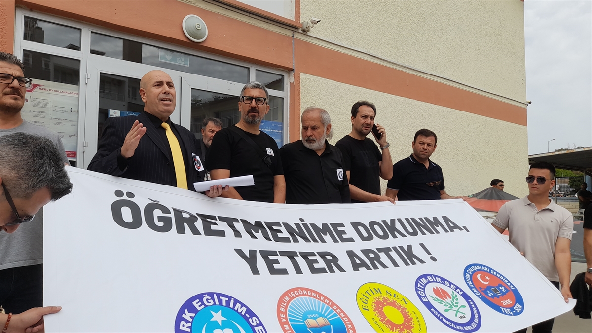 Muğla'da eğitimciler, okul müdürünün öldürülmesine tepki gösterdi