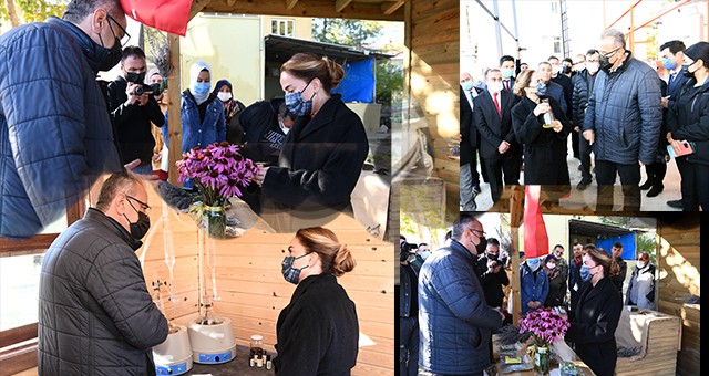 VALİ FUNDA KOCABIYIK, “BÜYÜKOTURAK DOĞAL YAŞAM KÖYÜ” PROJESİ KAPSAMINDA TIBBİ AROMATİK BİTKİLERİN İLK YAĞ SIKIMINI GERÇEKLEŞTİRDİ