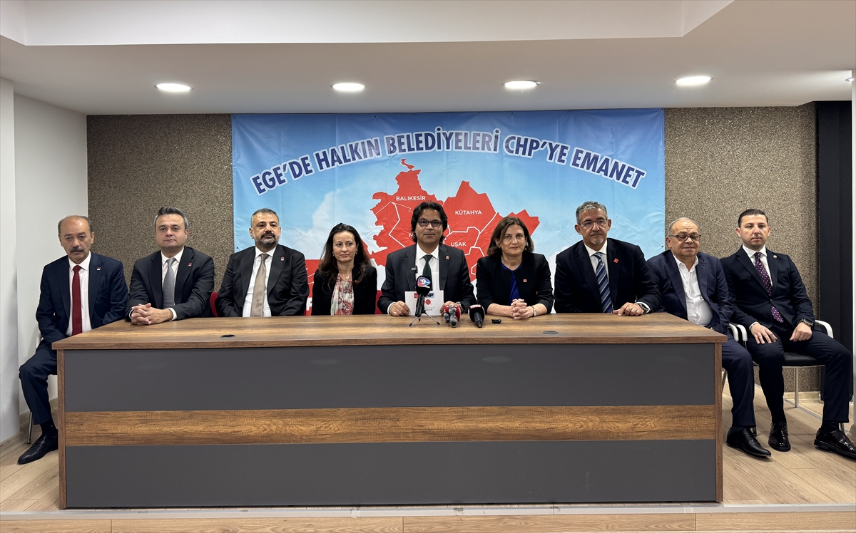 CHP'nin Ege'deki il başkanları İzmir'de bir araya geldi