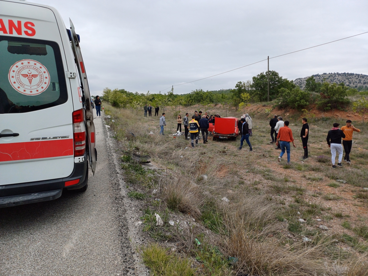 Kütahya'da kamyonetin otomobile arkadan çarptığı kazada 1 kişi öldü, 5 kişi yaralandı