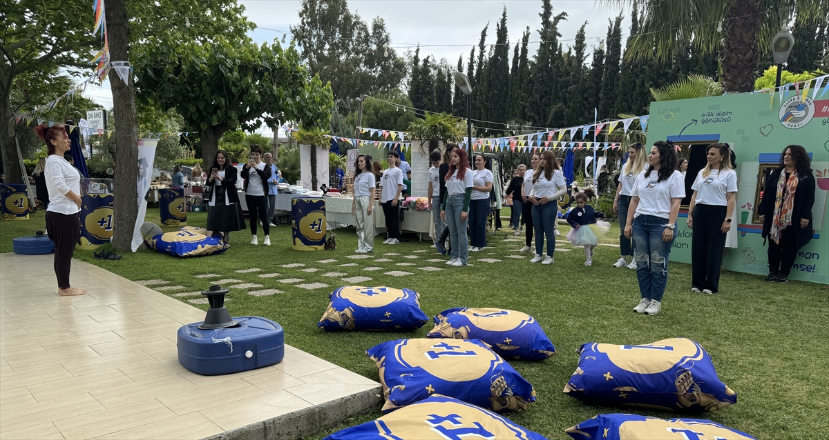 İzmir'de çocuklar yararına bahar şenliği yapıldı