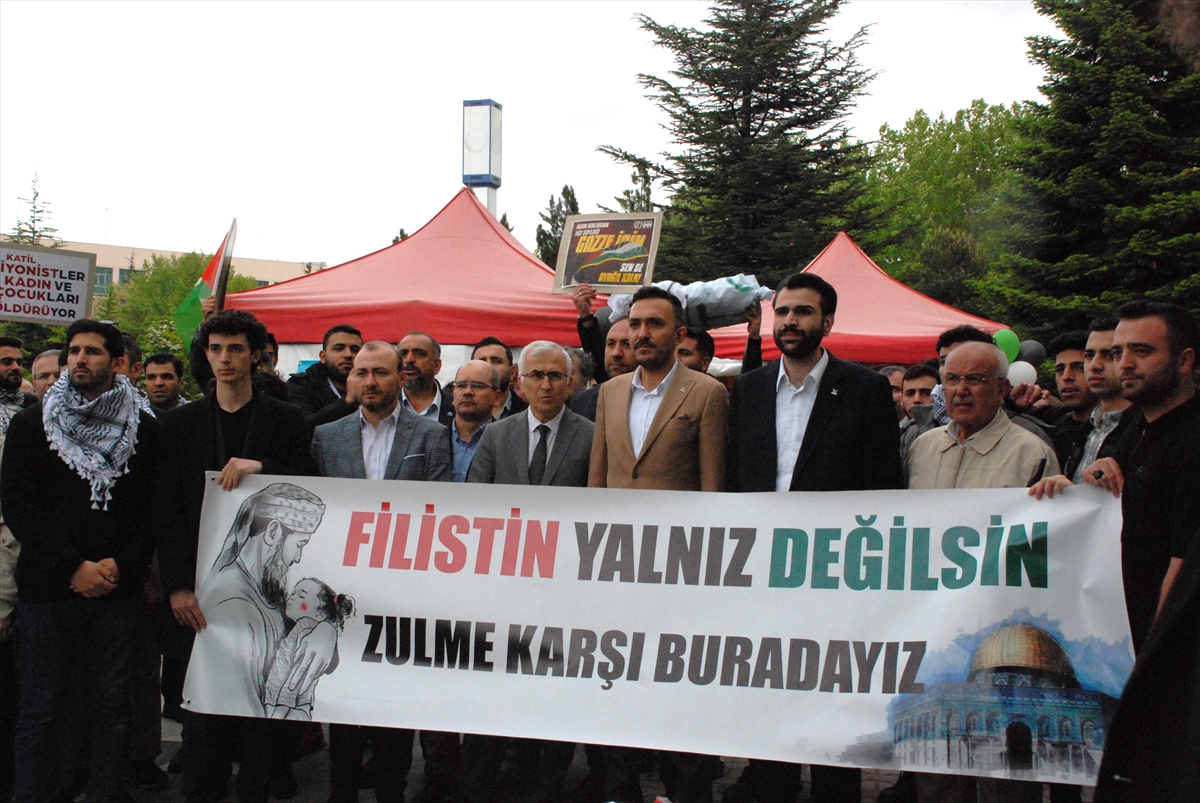 Üniversite öğrencileri Filistin'e destek için “Nöbet Çadırı” açılışını yaptı