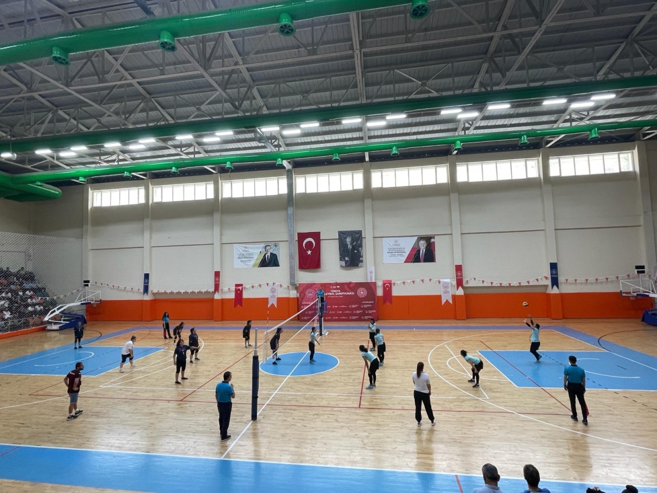 Aile ve Sosyal Hizmetler Bakanlığı voleybol şampiyonası, Kuşadası'nda yapıldı