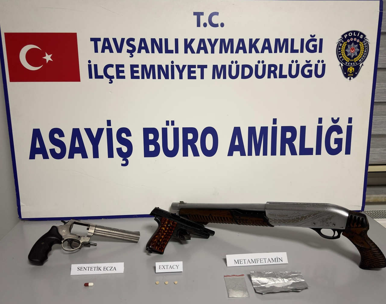 Tavşanlı'da uyuşturucu operasyonunda yakalanan zanlı tutuklandı