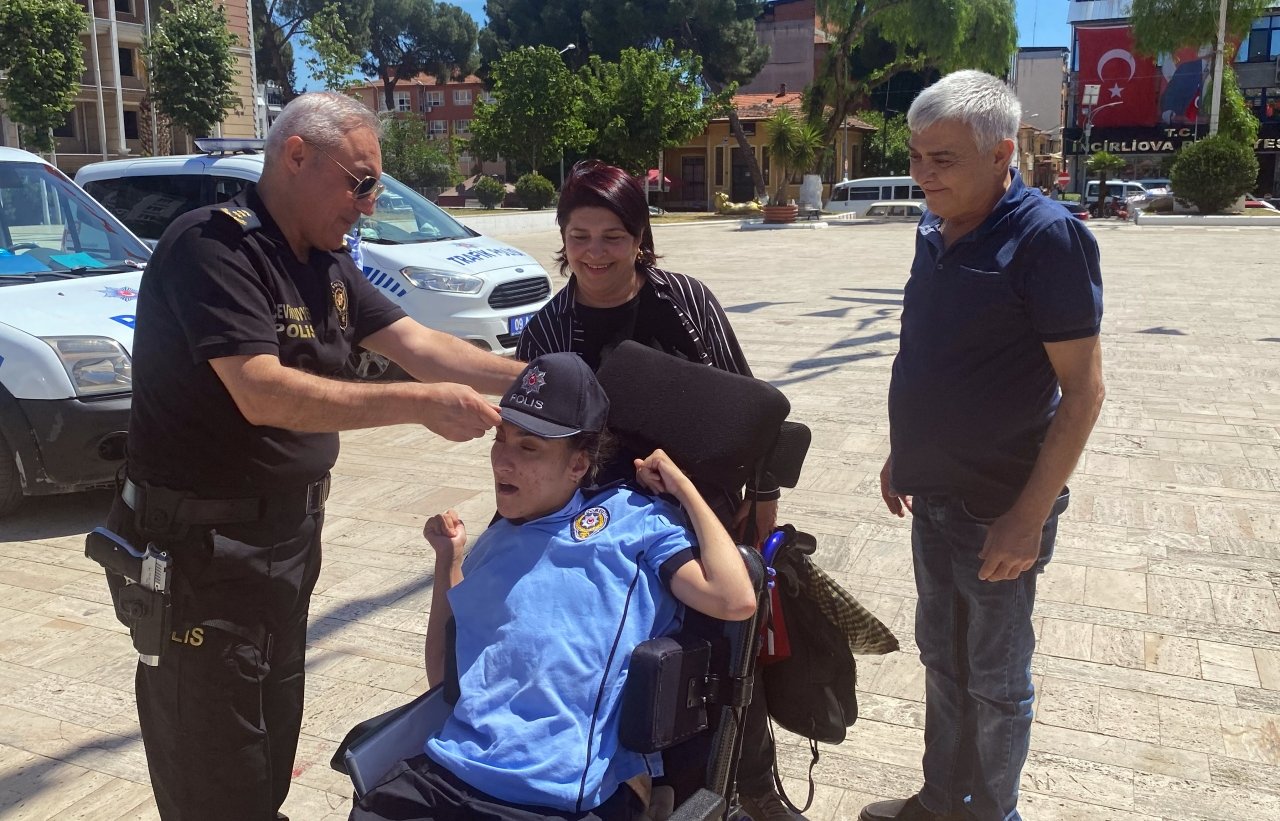 İncirliova'da engelliler polis araçlarıyla şehir turu attı
