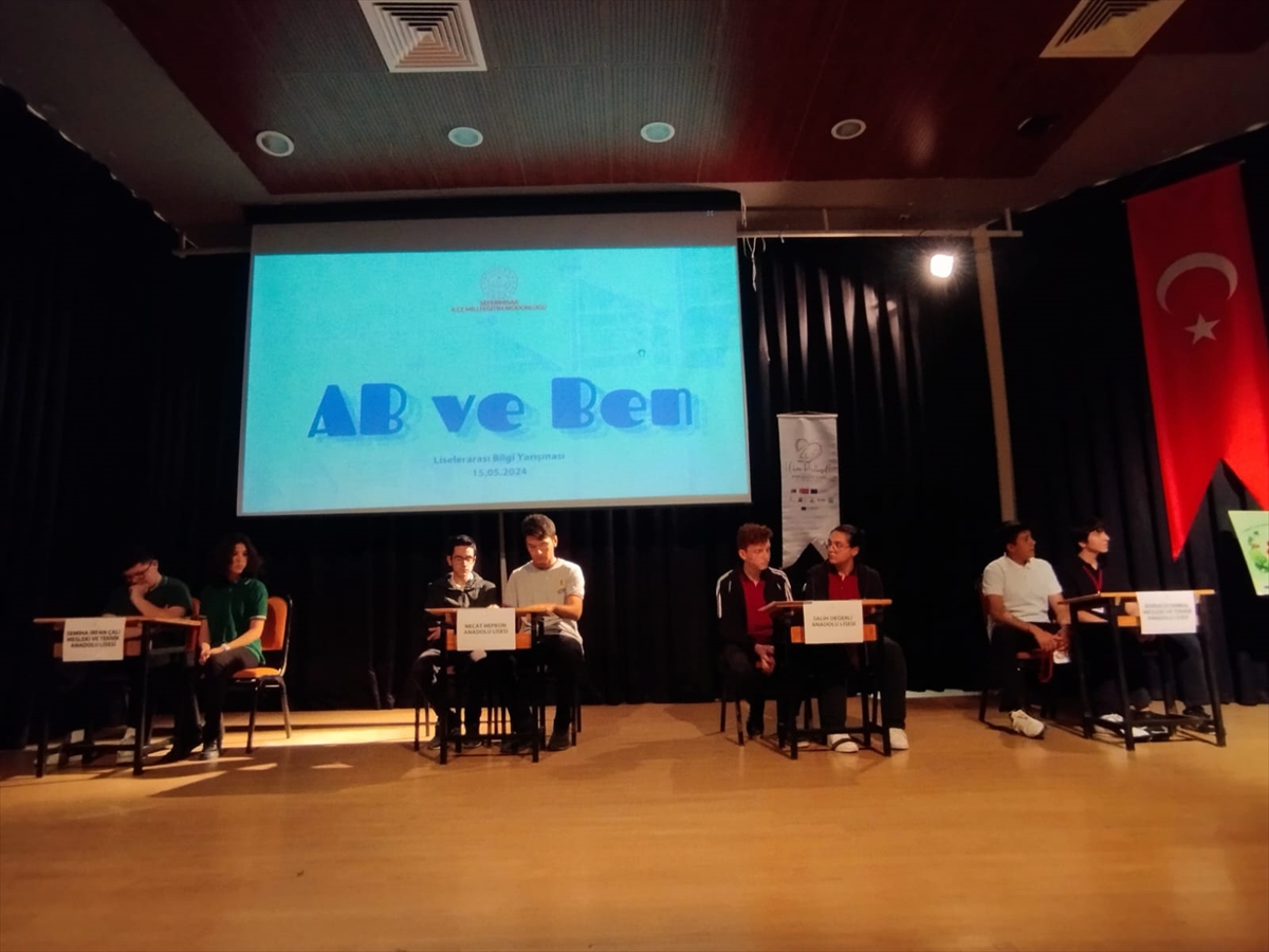 Seferihsar'daki bilgi yarışmasında Nejat Hepkon Anadolu Lisesi birinici oldu