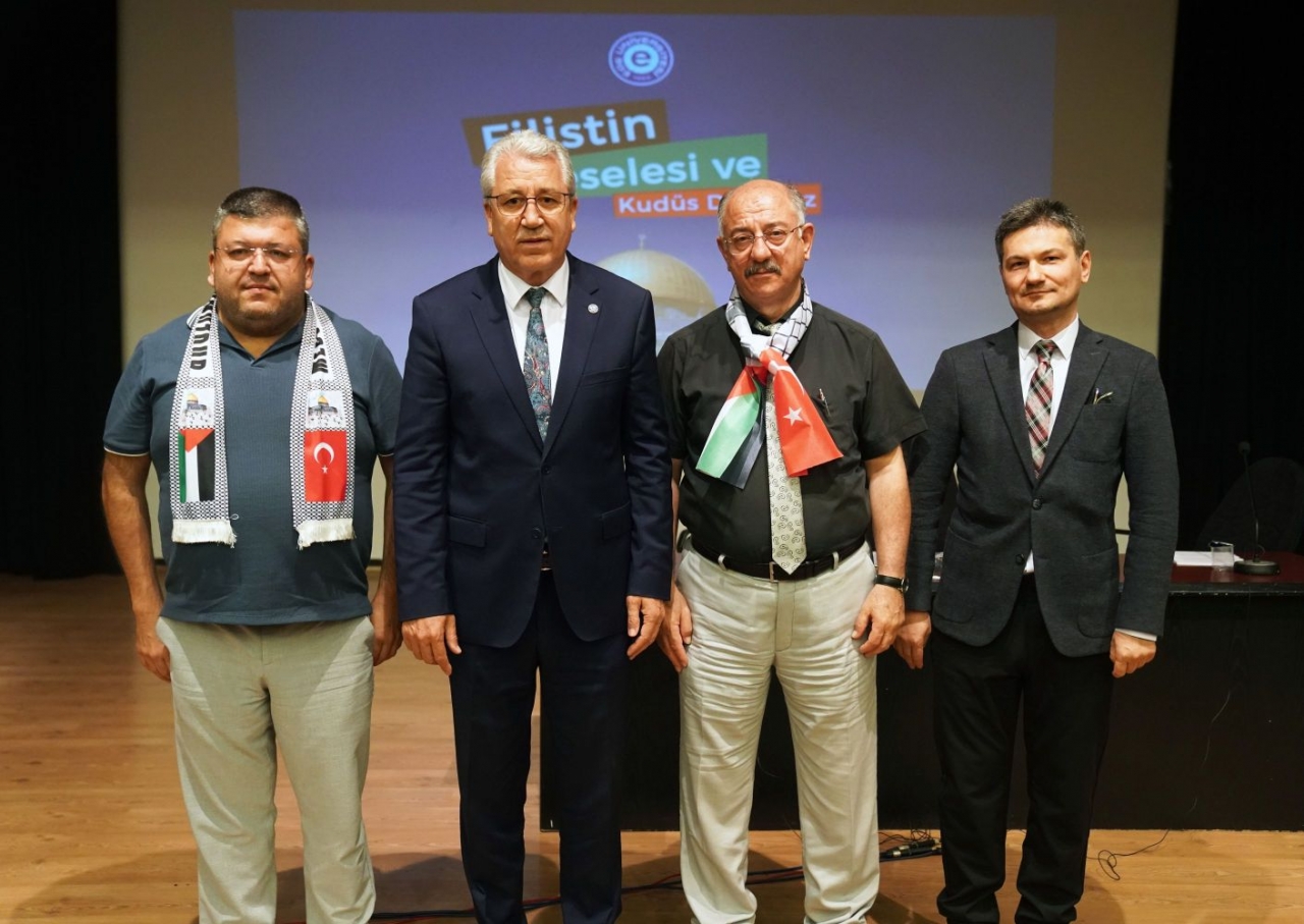 İzmir'de "Filistin Meselesi ve Kudüs Davamız" konferansı yapıldı