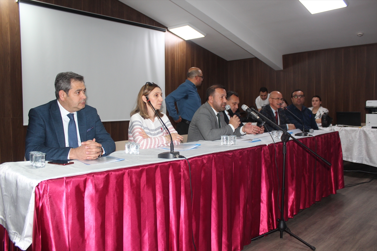 Alaşehir'de okul yapımı için kamulaştırılacak arsanın sahipleriyle sözleşme imzalandı