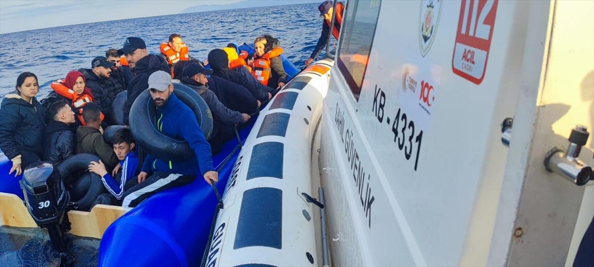 İzmir açıklarında 160 düzensiz göçmen yakalandı