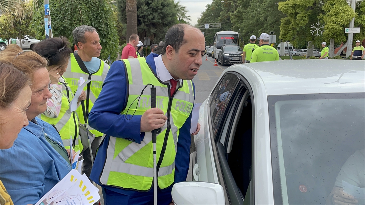 Efeler'de görme engellilerden farkındalık etkinliği