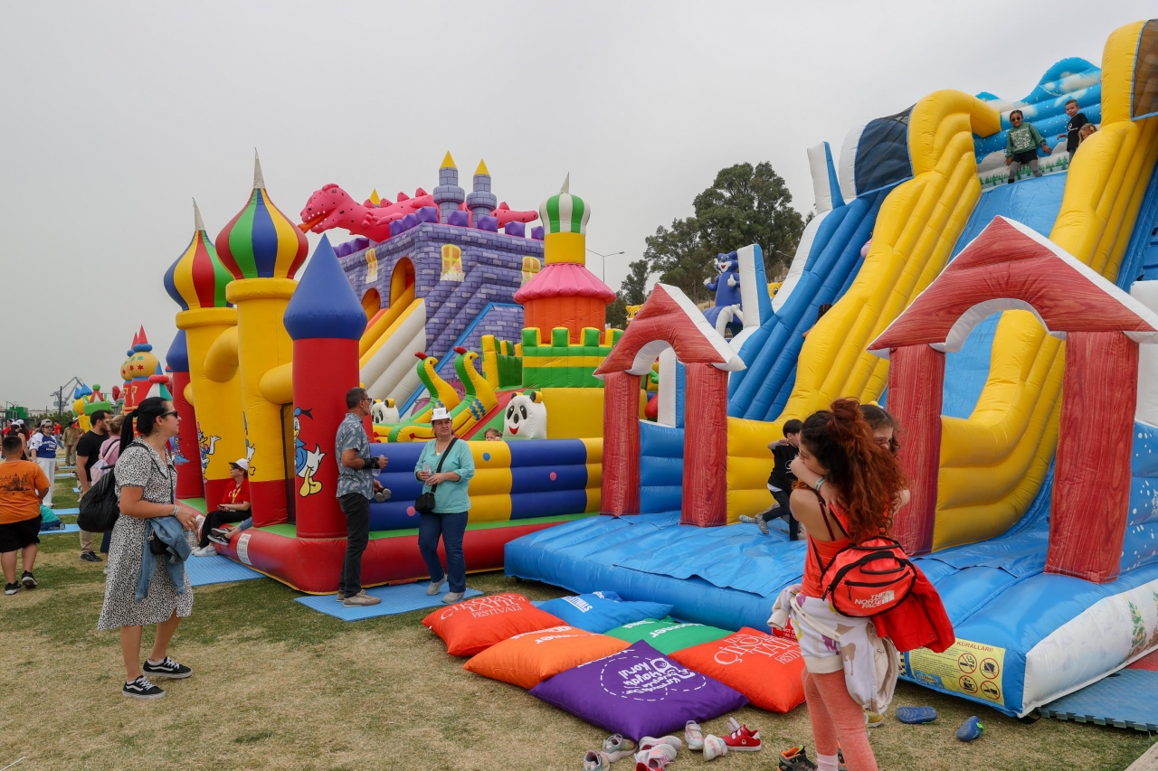 İzmir'de çocuk ve çikolata festivali düzenlendi