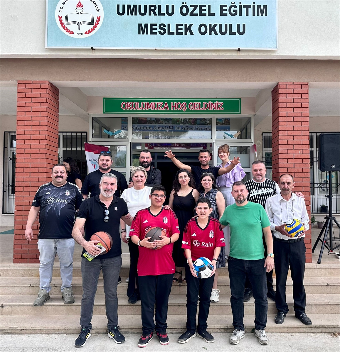 Aydın Beşiktaşlılar Derneği üyeleri, engelli öğrencileri ziyaret etti